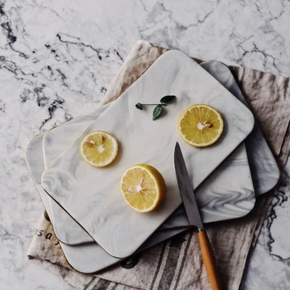 Planche à découper en marbre effet luxe – Finition dorée élégante