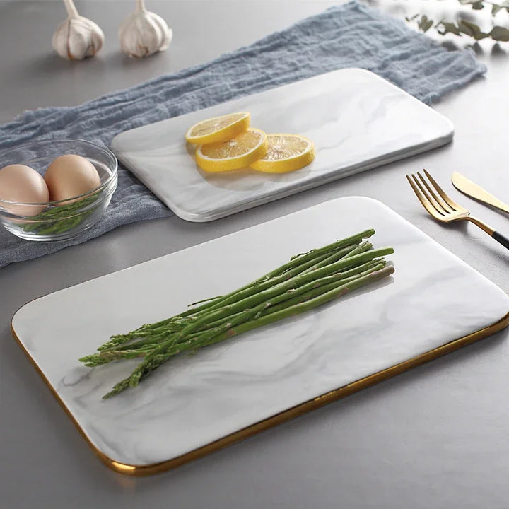 Planche à découper en marbre effet luxe – Finition dorée élégante