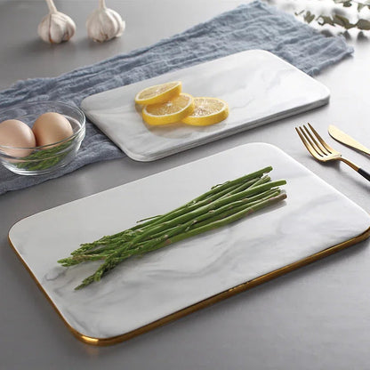 Planche à découper en marbre effet luxe – Finition dorée élégante